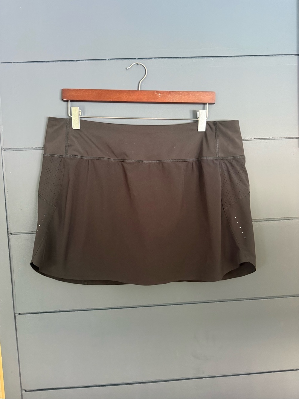 Athleta Run With It 14" Skort size XL Black